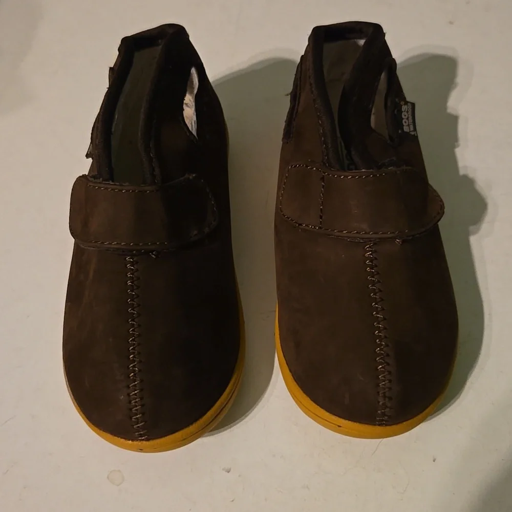 Baby BOGS unisex toddler 9 brown lined, short, velcro boots